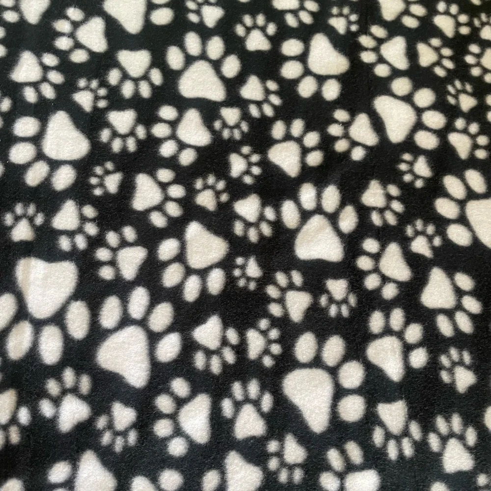 NWT Handmade Fleece Dog Blanket Black W/White Paw Prints